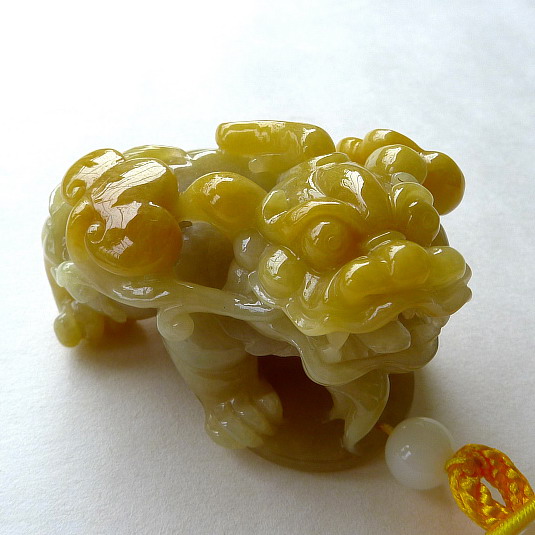 天然缅甸a货翡翠精雕黄翡招财貔貅手把件155.45克