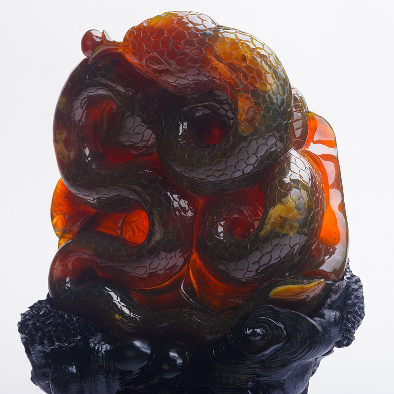 221.1g 不含底座 高品质缅甸罕见绿珀财蛇琥珀摆件mwc6-29