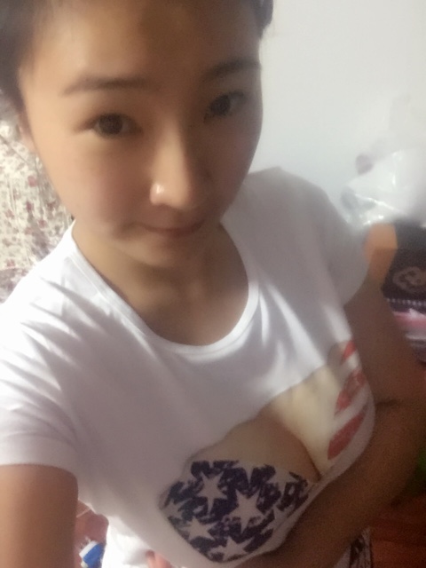 平胸妹子福利 撕奶装创意图案个性t恤 34.65
