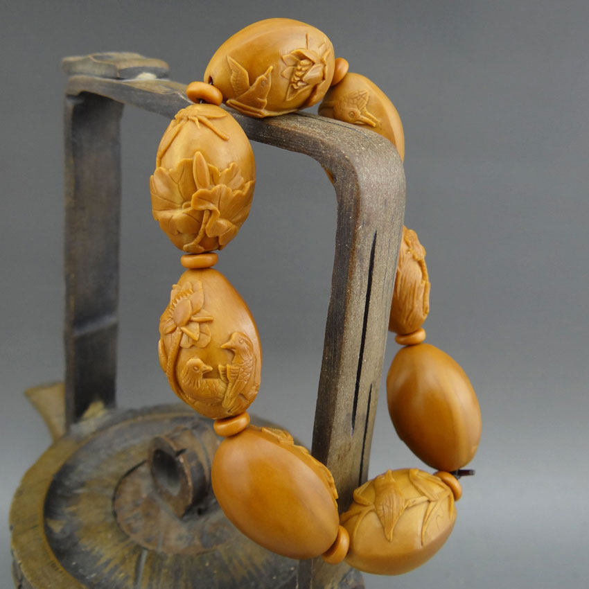 核雕名家叶子作品《荷韵》