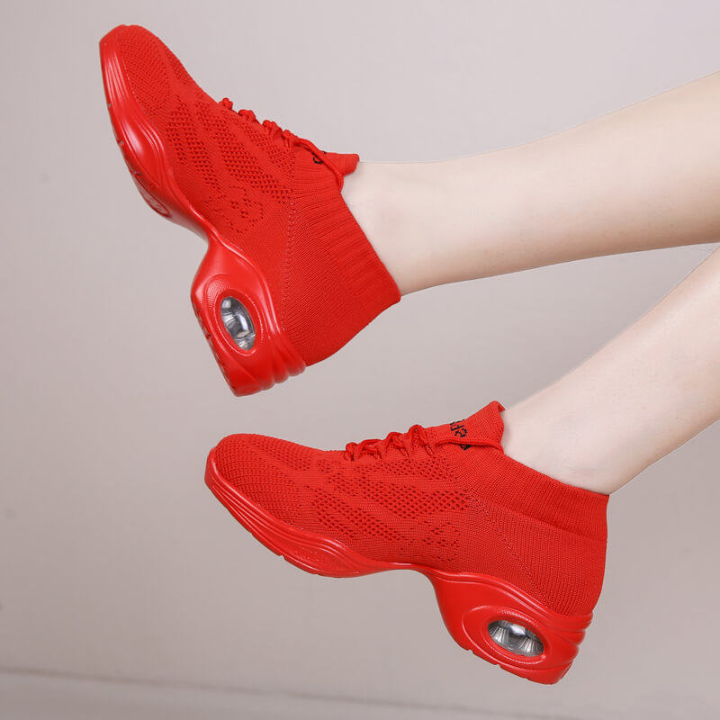 牛霸道广场舞鞋女2021年新款春秋季红色舞蹈鞋爵士舞鞋软底跳舞鞋