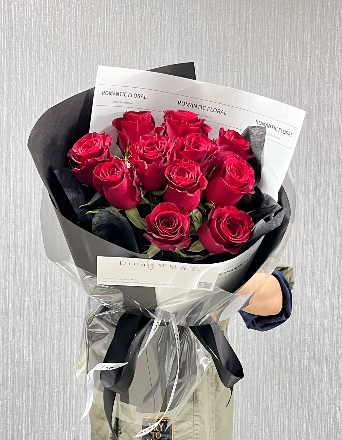 11朵红玫瑰花束(11朵红玫瑰花束花语)