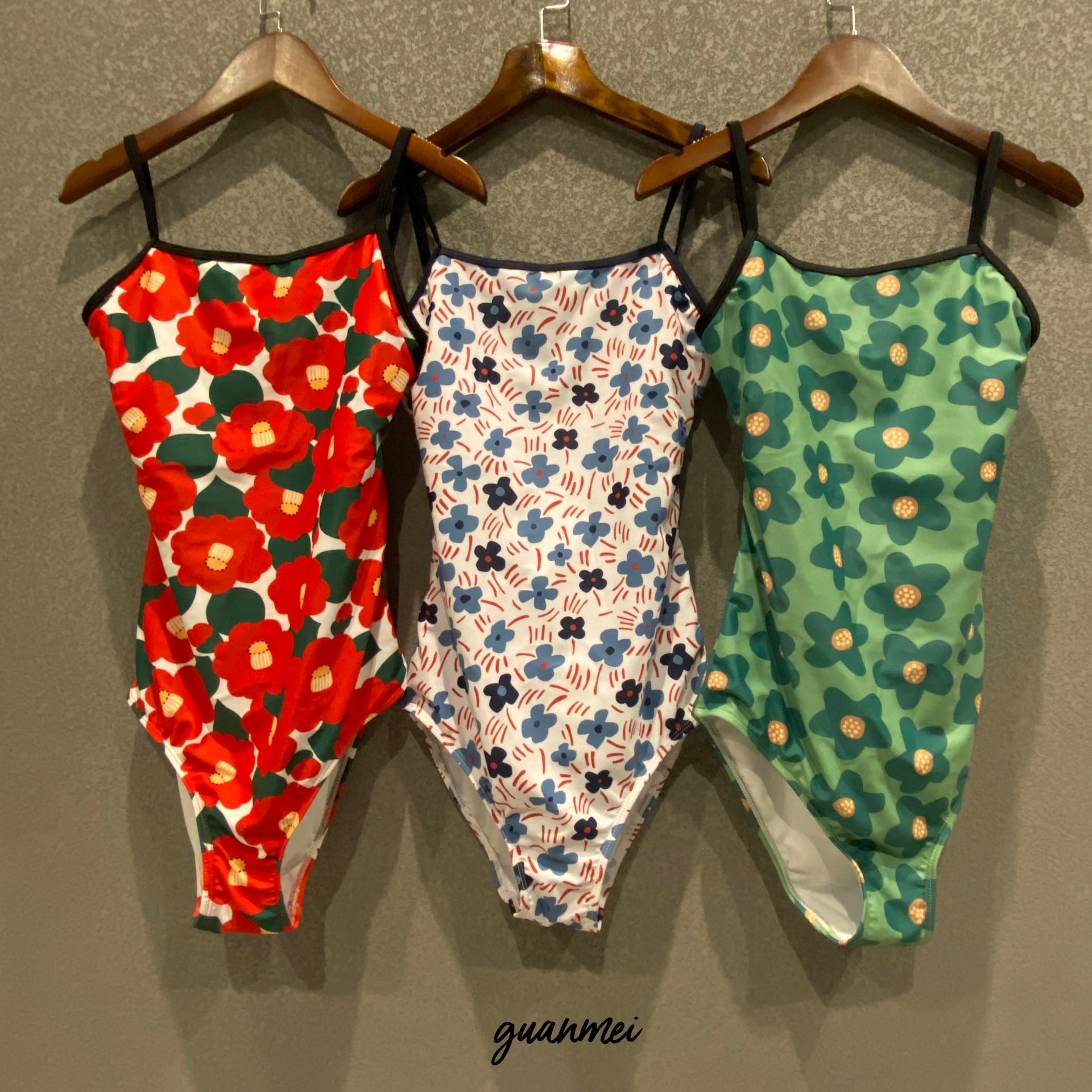 三亚游泳衣女ins风碎花连体泳衣女日韩少女复古露背性感温泉bikin