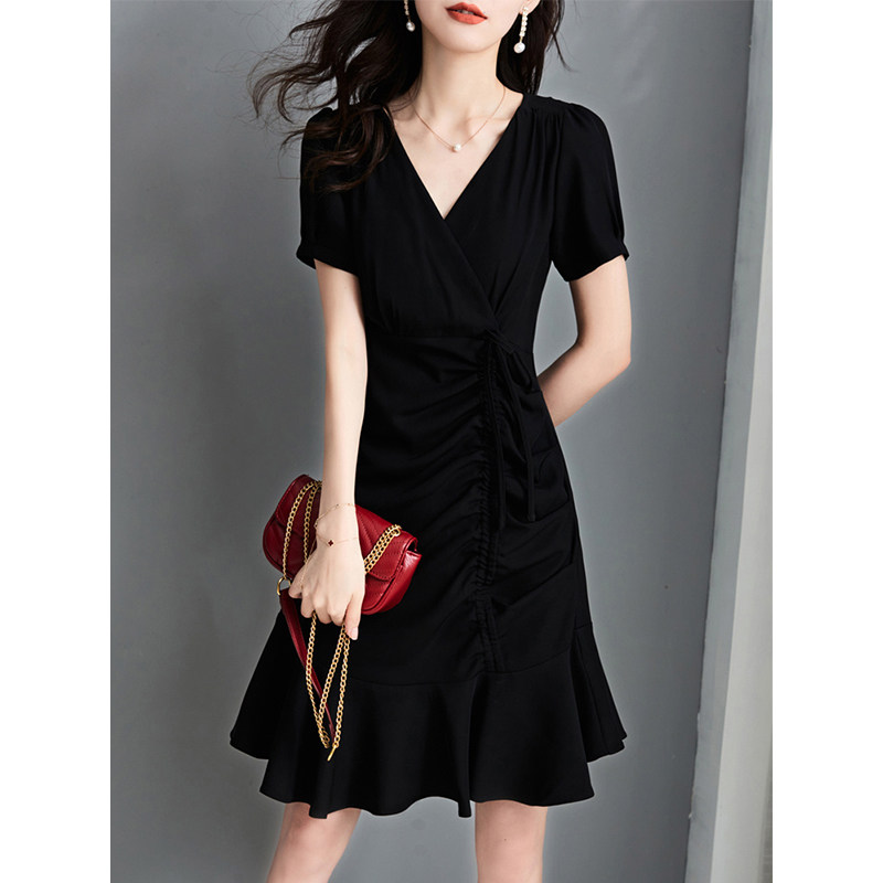 黑色连衣裙女夏季新款气质小个子荷叶边雪纺包臀裙子赫本风小黑裙