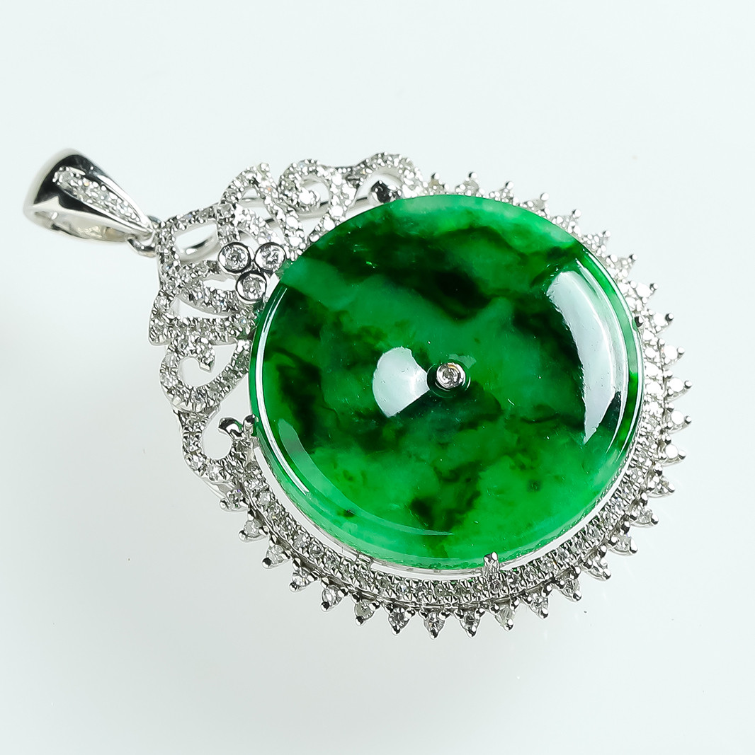 18k金伴钻豪华镶嵌花青辣绿平安扣吊坠 9.39g