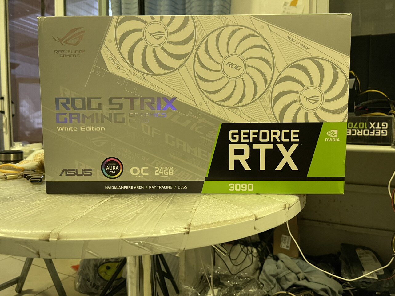 华硕 rog 白猛禽 3090 white 高端游戏显卡 纯白主机 旗舰显卡