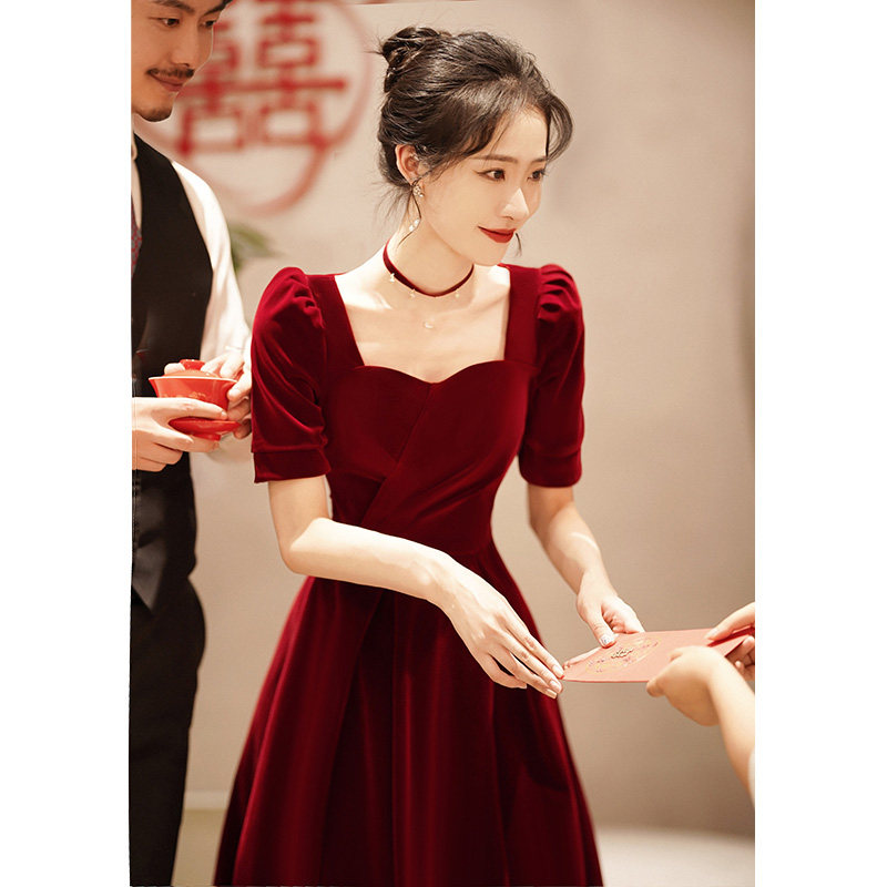 红色敬酒服新娘高级感礼服连衣裙女2022夏季新款法式方领收腰裙子