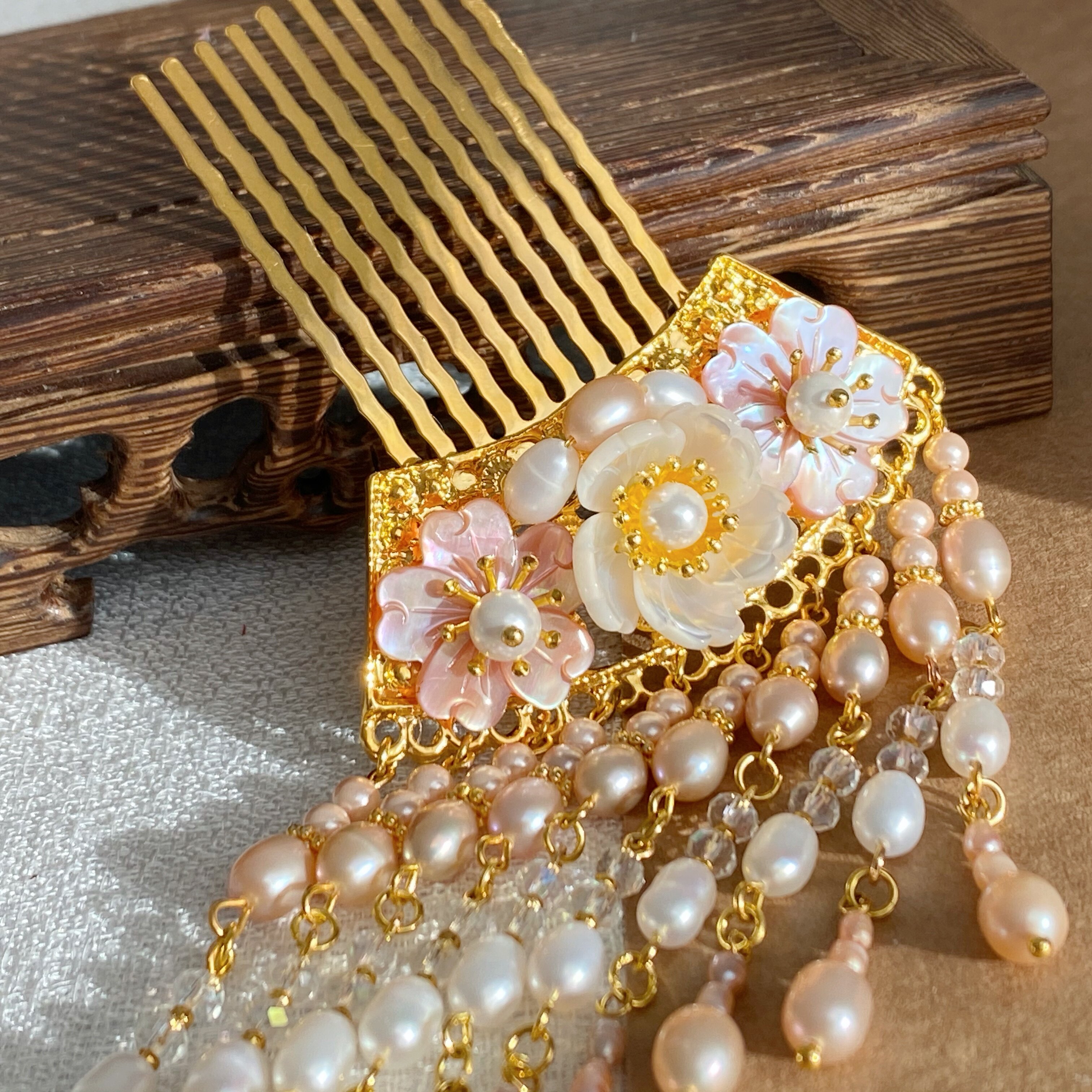 手工古风汉服头饰蝶贝淡水珍珠蝴蝶纯铜保色金小发冠花钿