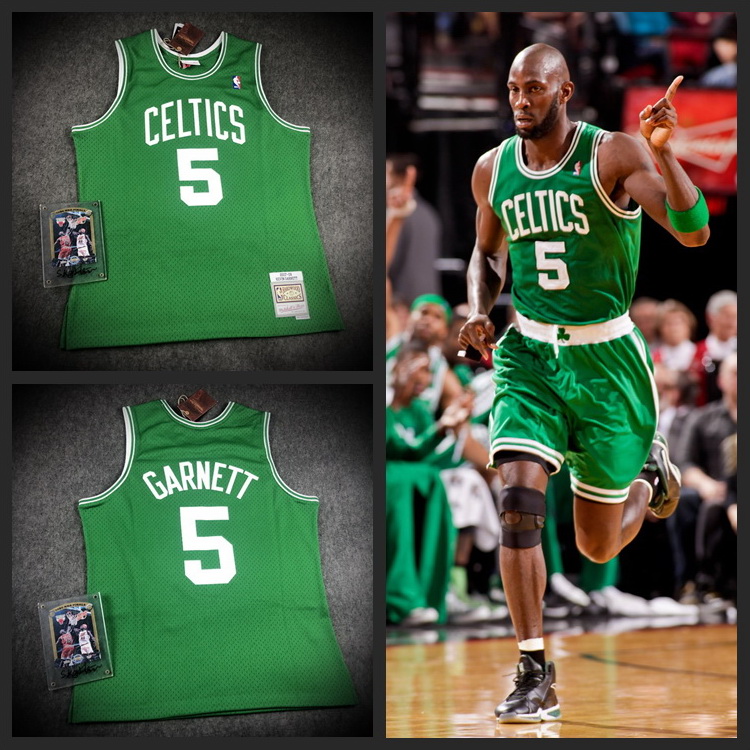 8,加内特的球员衣号在凯尔特人是5号,之后到了篮网是2号现在重回森林