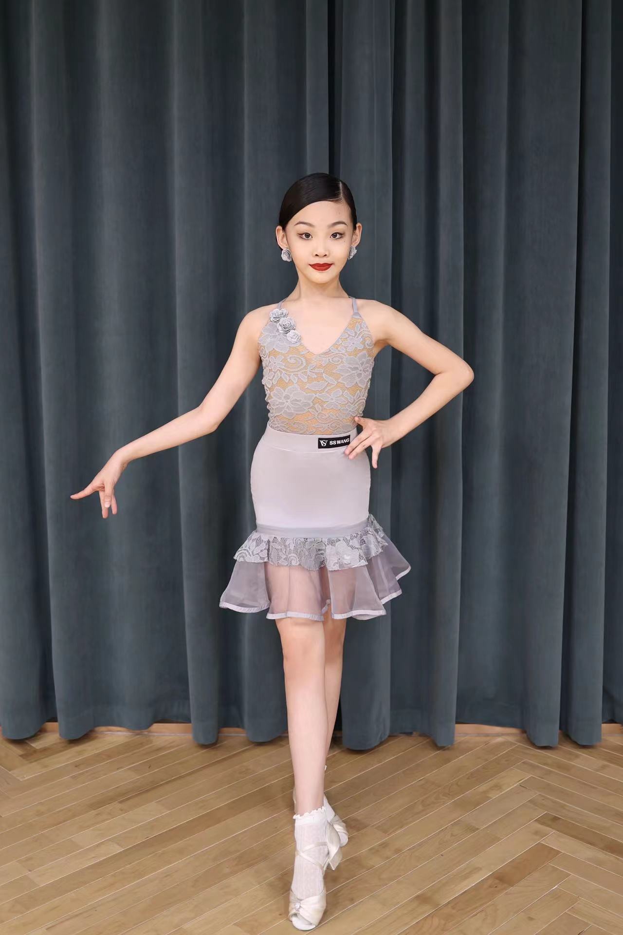 魅尔舞服m401051 儿童演出少儿斜肩大摆拉丁舞练习套装