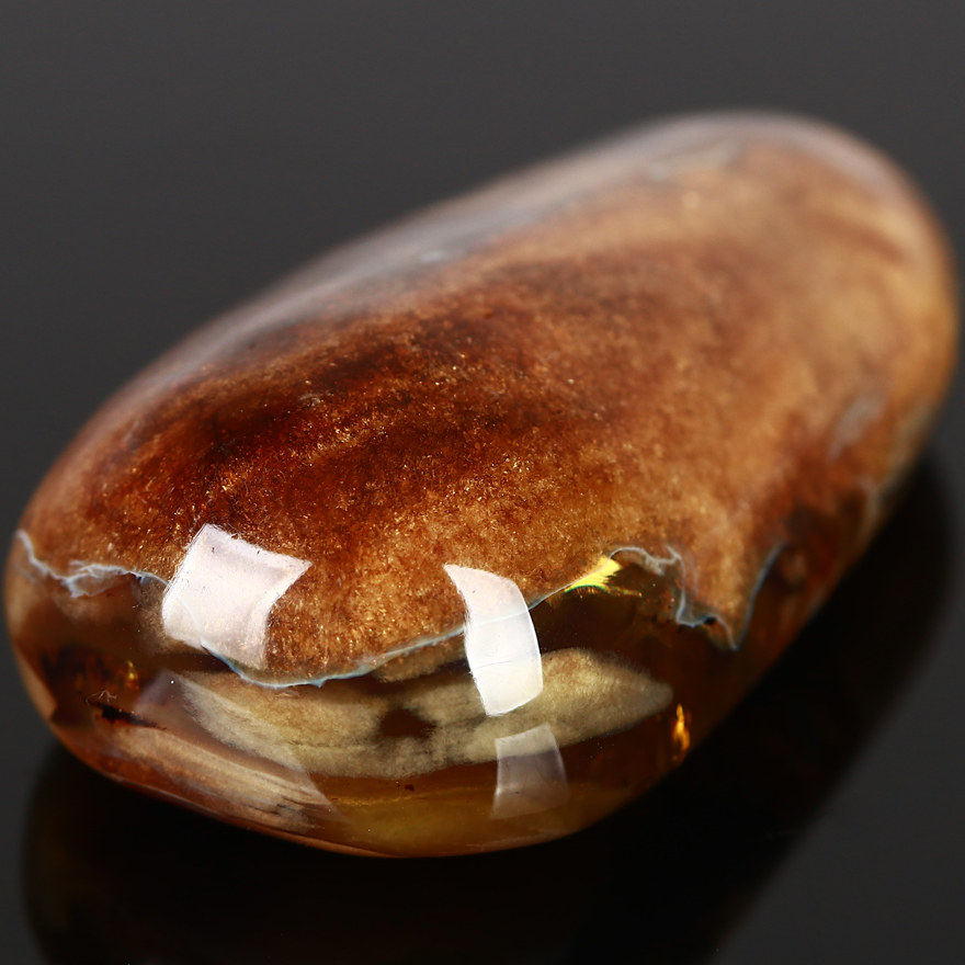 26.09克【强荧光】精品罕有溶洞蜜飘白根琥珀挂件 935410 - 拍卖