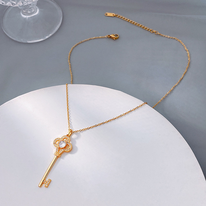 微镶锆石钥匙吊坠挂件链子项链配饰锁骨链2021年新款女夏设计感