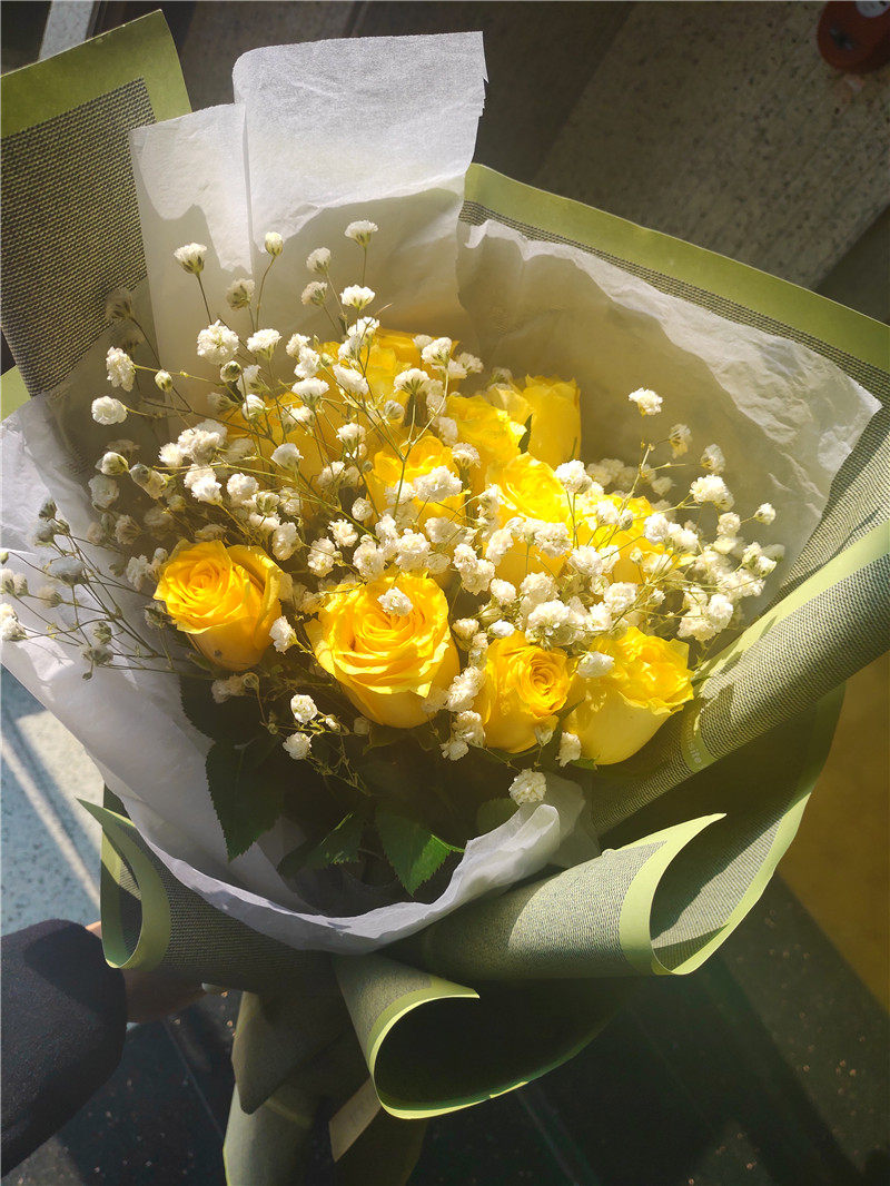 大连鲜花同城速递沈阳鞍山母亲节朋友生日黄玫瑰七夕情人节满天星