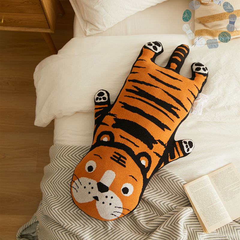 小老虎针织抱枕 全棉异形飞虎靠垫含芯 沙发装饰橙色卡通抱枕含芯