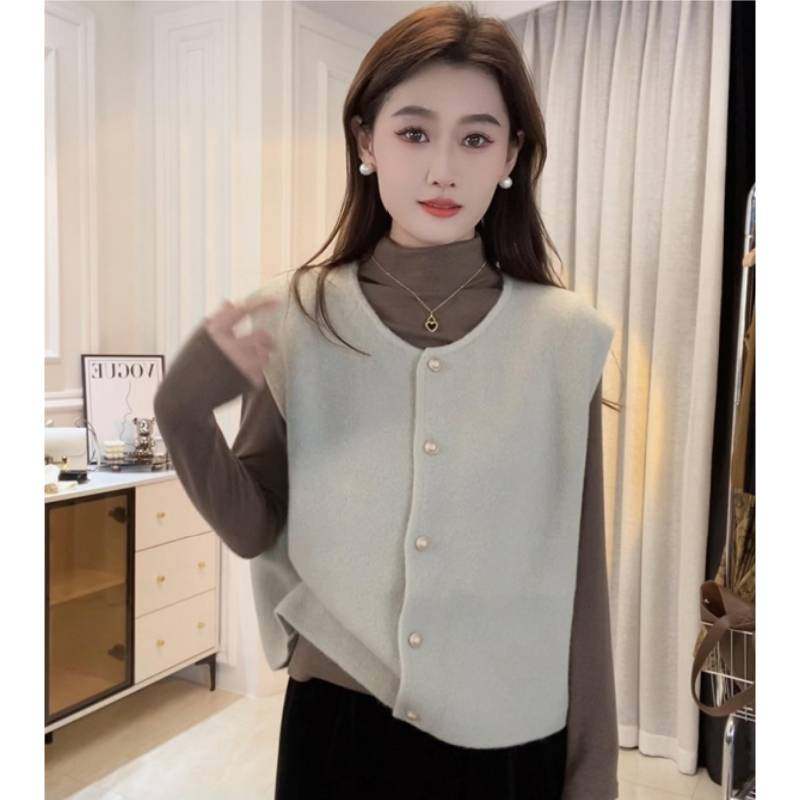 2024春季新款外搭温柔系圆领马甲外套小香风叠穿单排扣坎肩开衫女