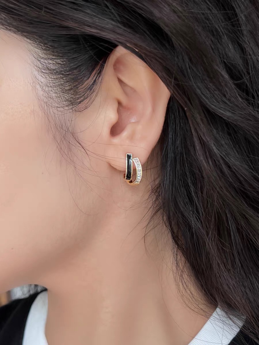 轻奢贝母耳环女时尚耳圈锆石耳钉新款独特高级感小众设计感耳饰潮