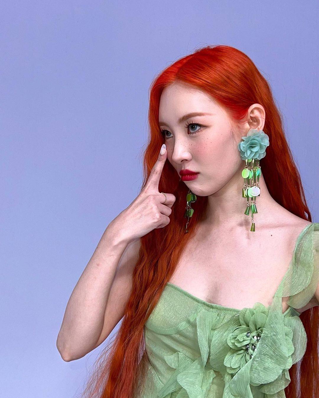 新款宣美mv同款绿色绑带修身短款吊带连衣裙舞台打歌服演出服