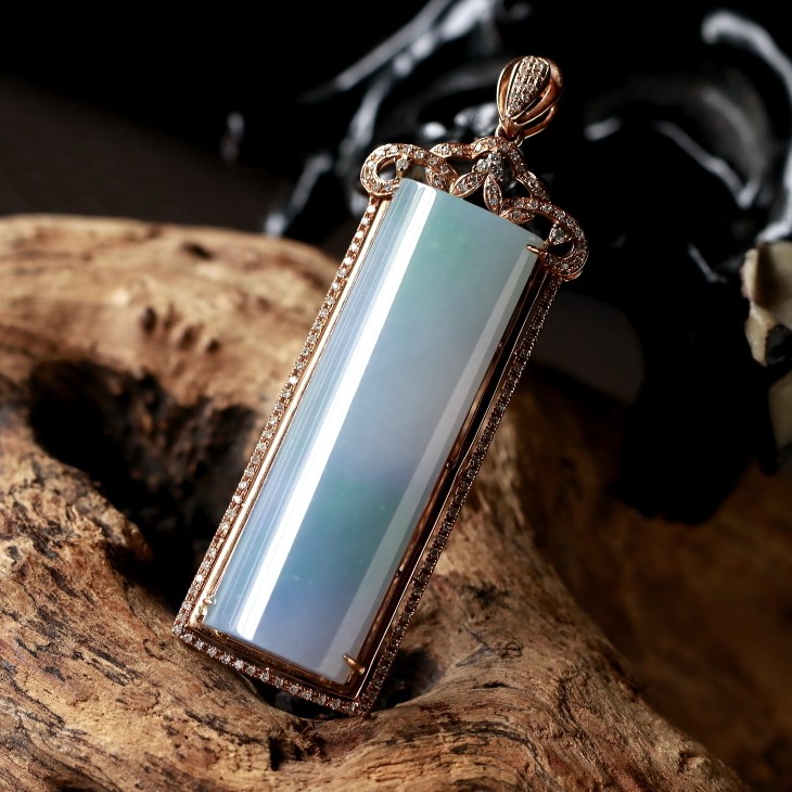 源头好货四会18k金镶钻冰种春带彩翡翠吊坠平安无事柱13.97克