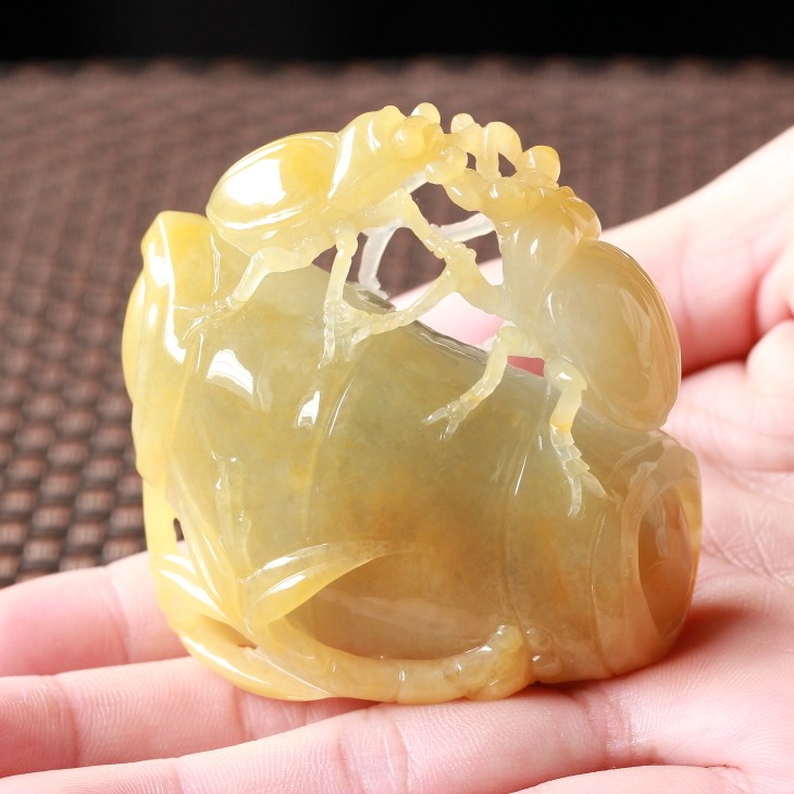 冰糯种黄翡摆件富甲天下106.81克