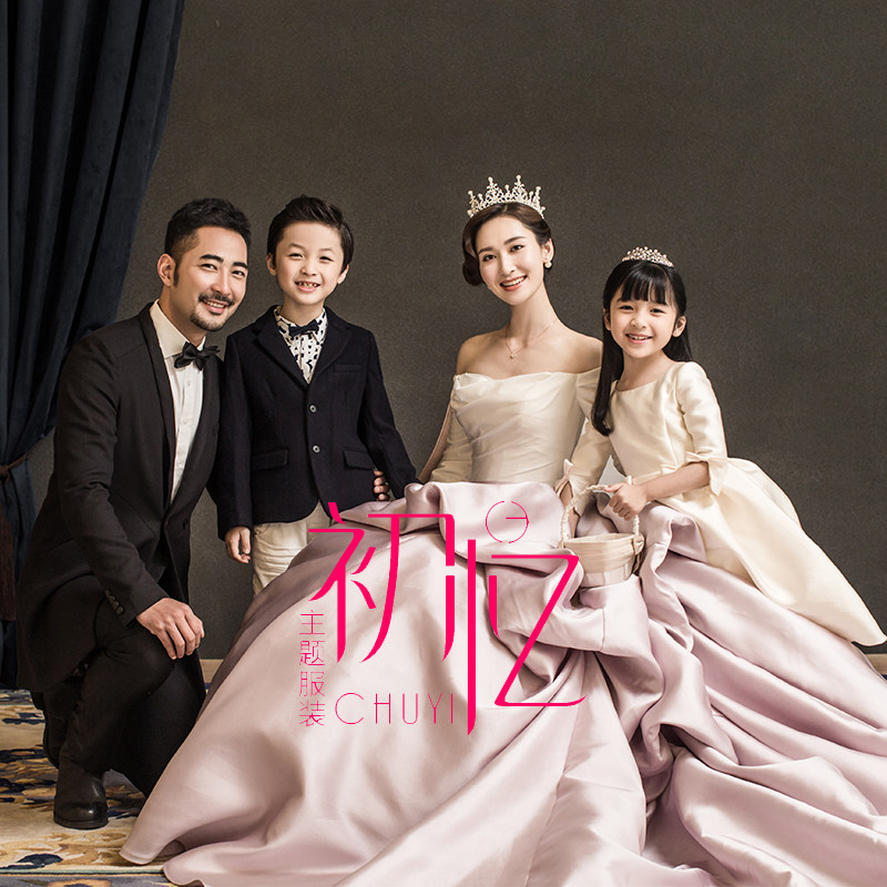 家庭装冬_影楼展会亲子主题服装 一家六口韩式高端全家福秋冬拍照礼服