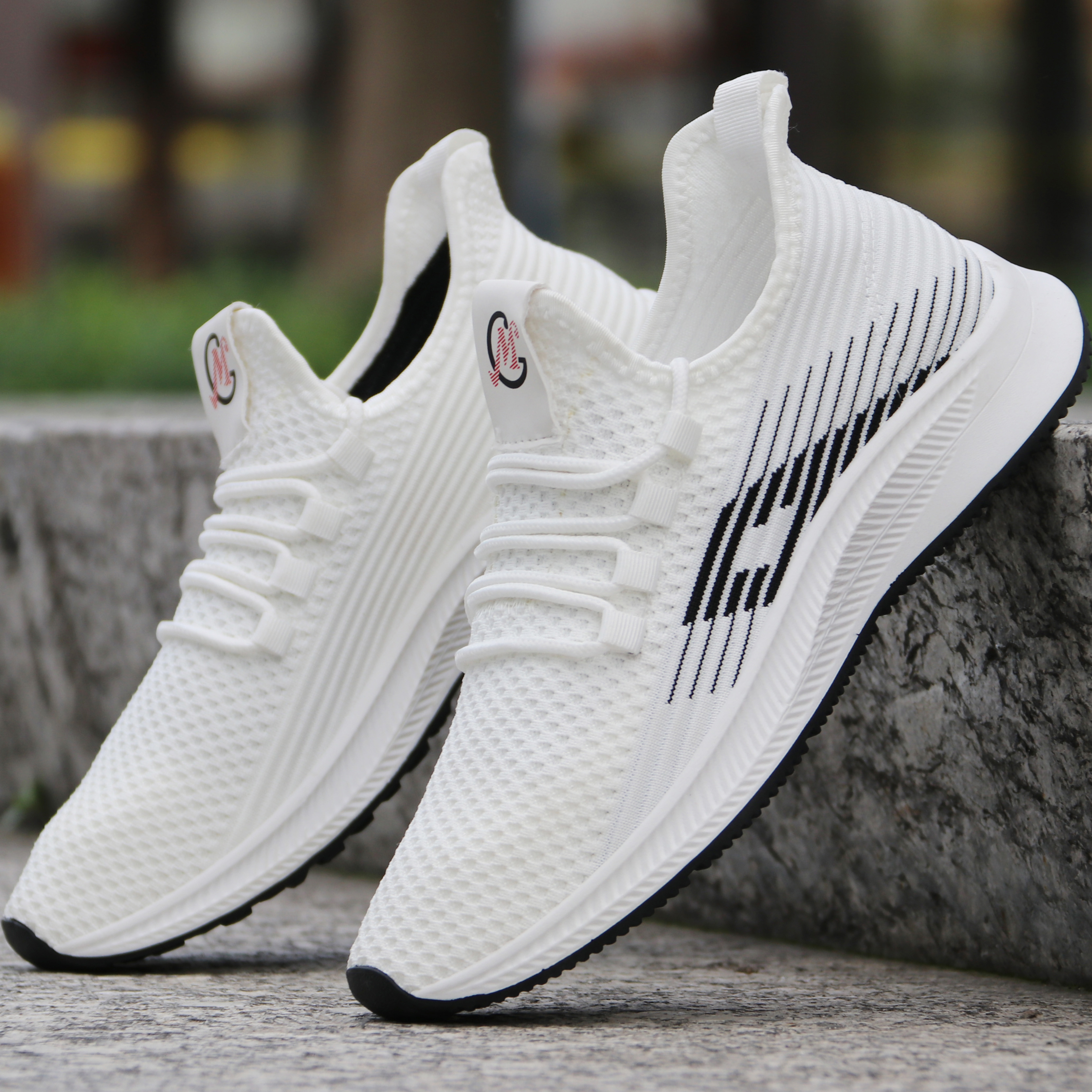 特价白色旅游鞋男 运动休闲_夏季男士透气网鞋百搭小白鞋潮防臭网面鞋