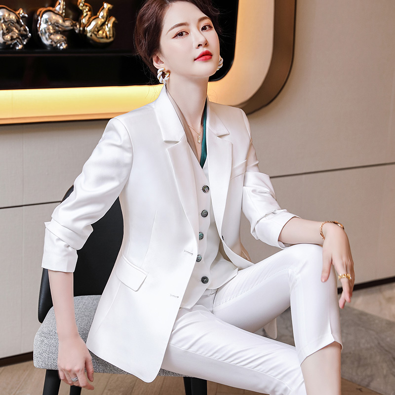 一折西服套装女休闲白色_白色西装套装女秋冬气质时尚休闲小西服外套