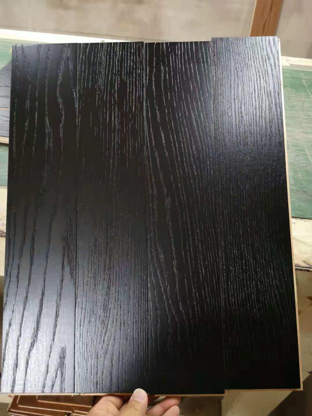 黑色实木复合多层地暖地板 拉丝面做旧仿旧色纯黑人字鱼骨 黑地板