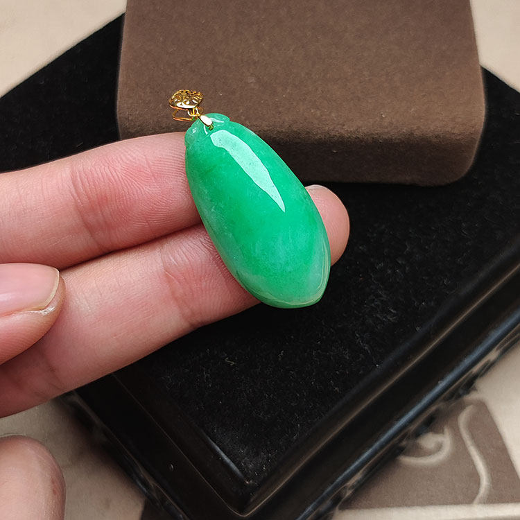 翠缘斋玉石老坑辣色阳绿福瓜吊坠缅甸正品a货翡翠玉瓜18k金扣头