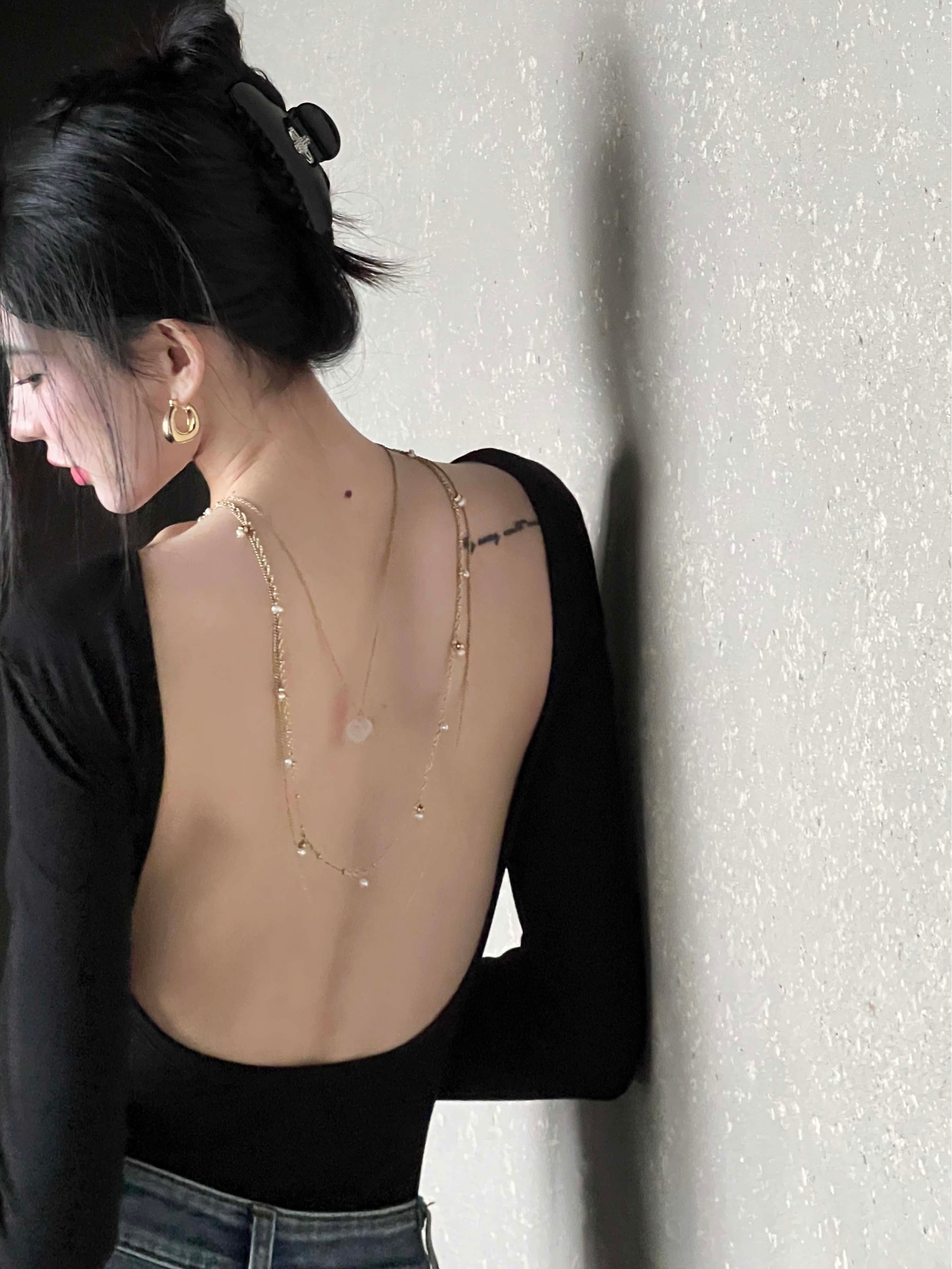 fbblimit2022夏季新款性感大露背t恤女金丝线字母刺绣修身上衣