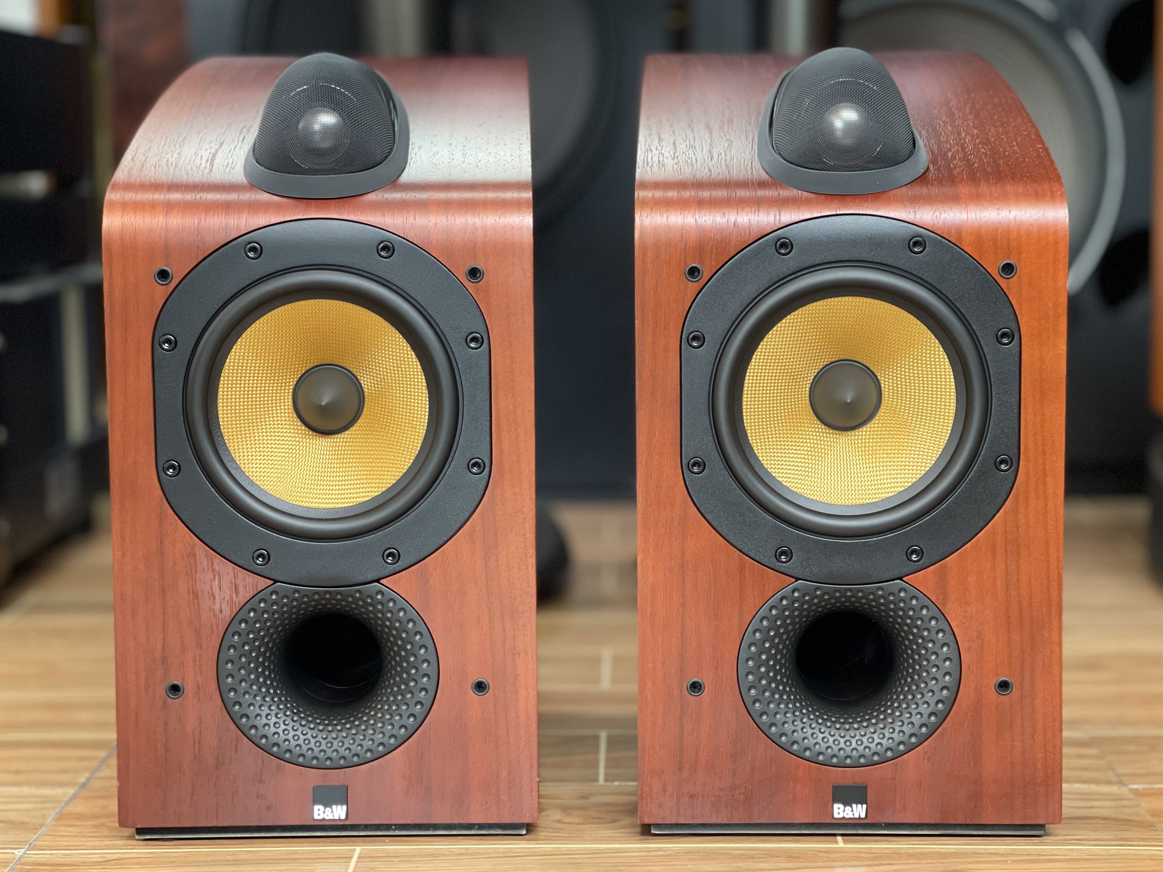 英国b&w/宝华 nautilus 705鹦鹉螺经典发烧高端书架音箱/一手用家