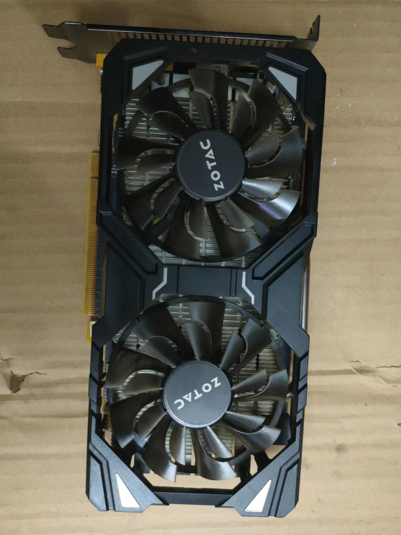 索泰gtx10603gd5毁灭者图片