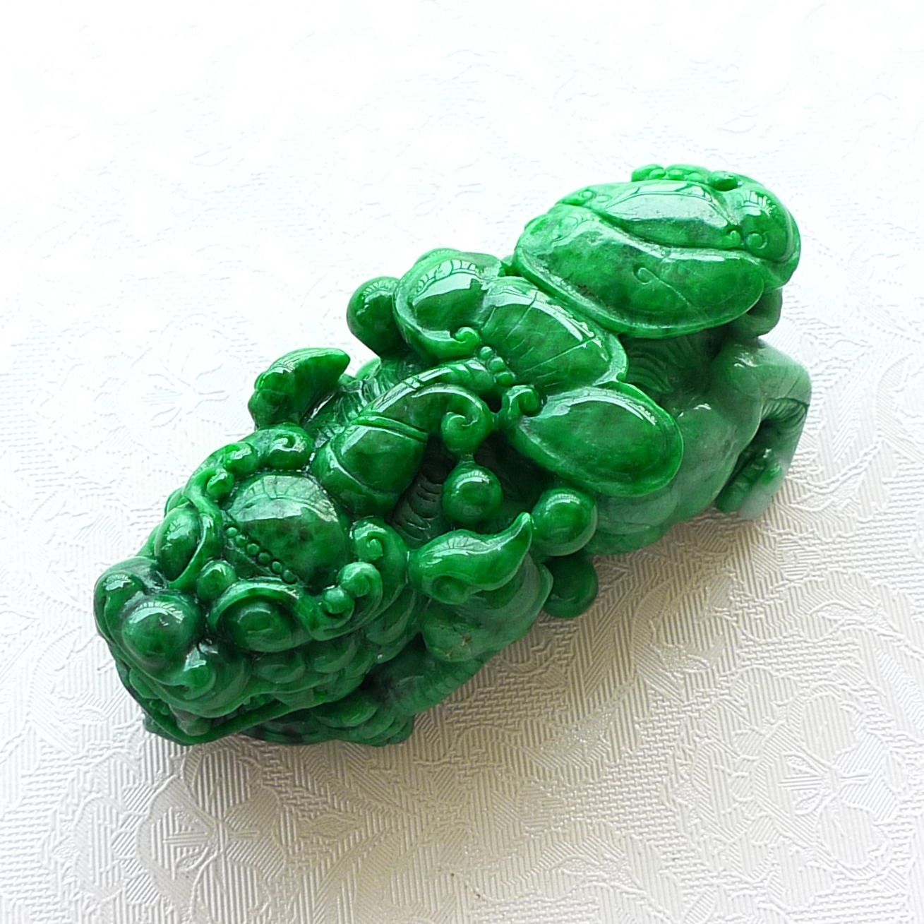 精雕辣绿大气满绿a货翡翠招财貔貅手把件 99.56克