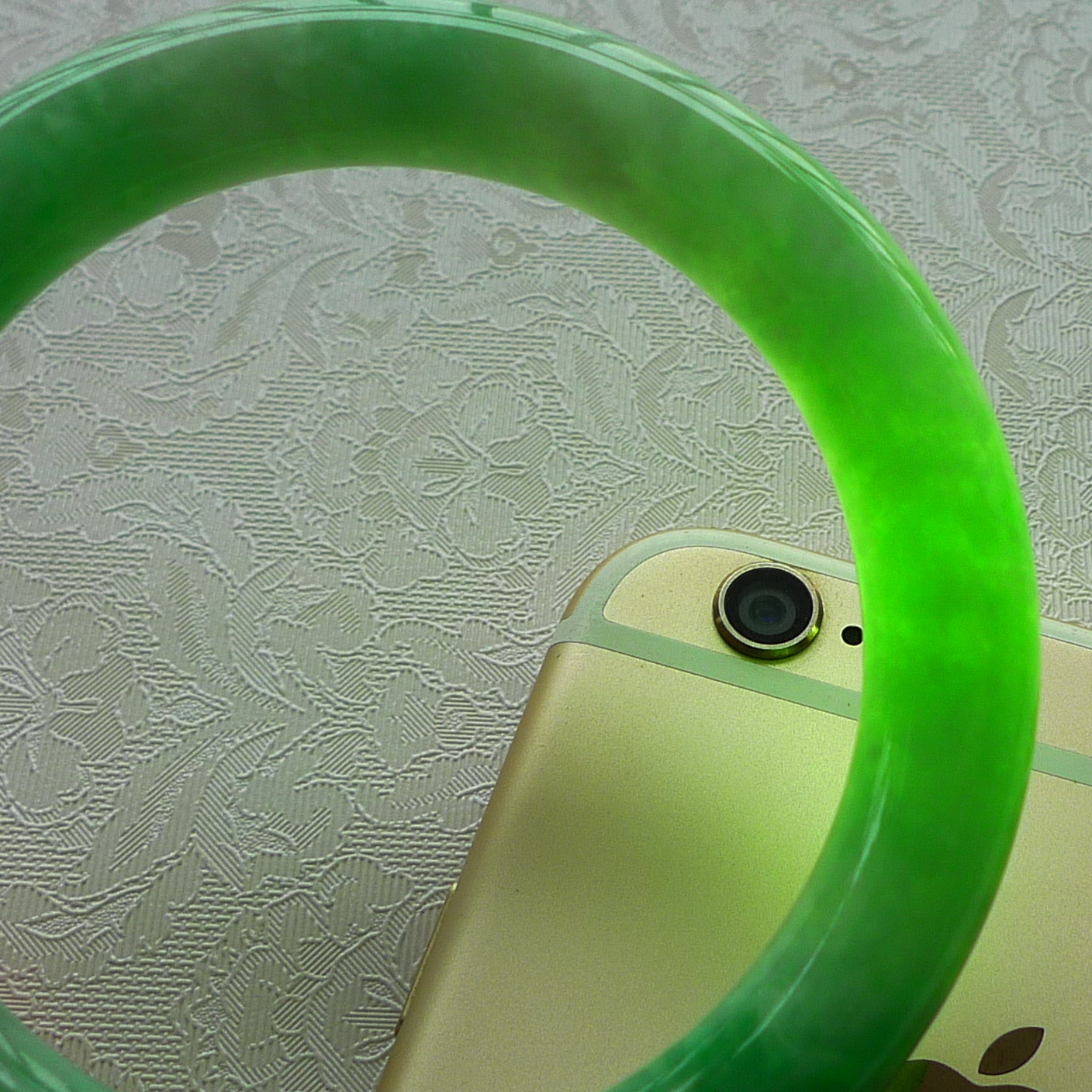 冰糯种翡翠a货满绿水润圆条手镯(圈口53.69mm) 47.50克