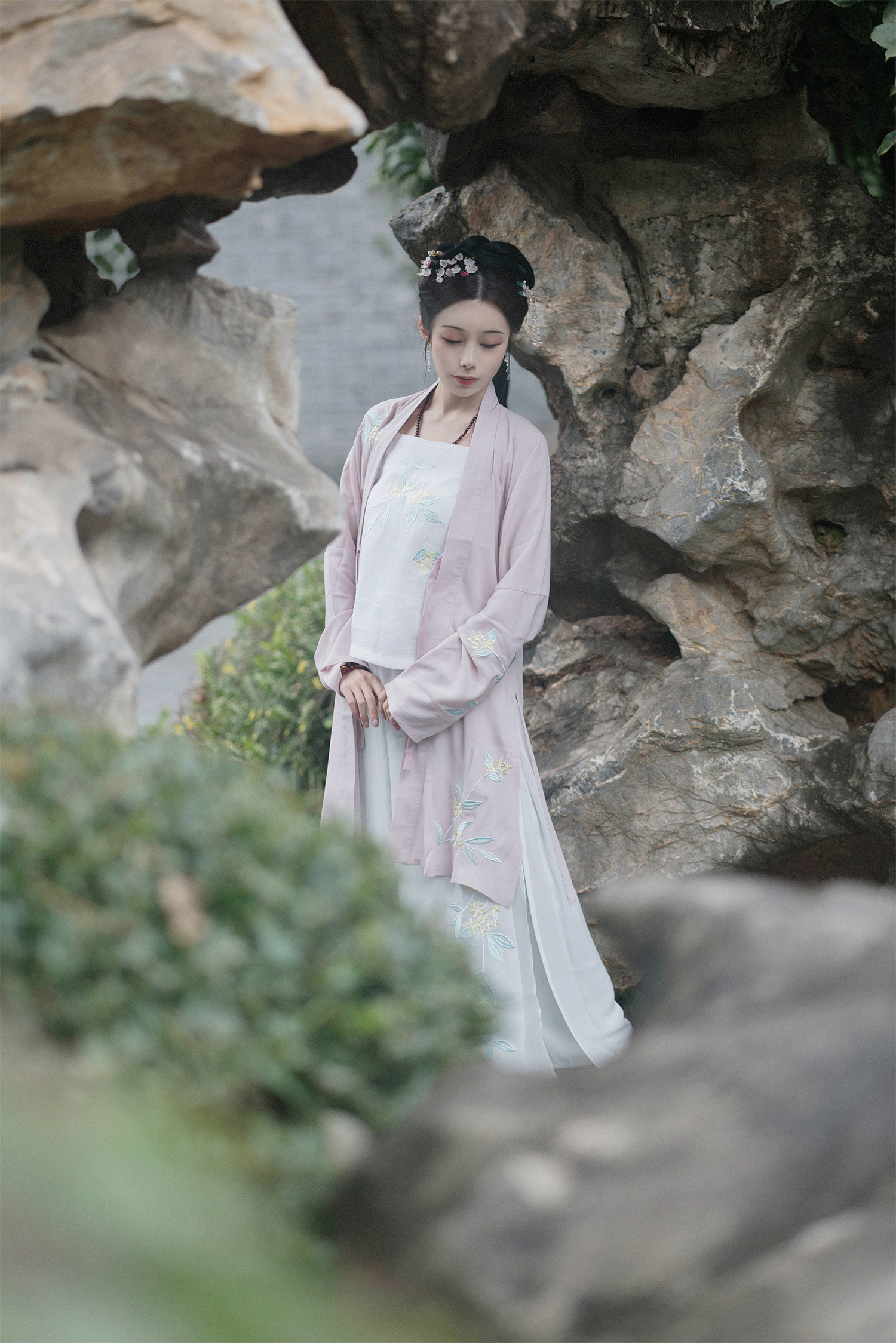 汉服_【清仓不退不换】清江引醉春原创绣花粉白褙子宋裤套日常春夏款