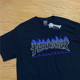 【超限定】Thrasher 新款幽灵紫火暗纹哥斯拉日文火焰Logo短袖T恤