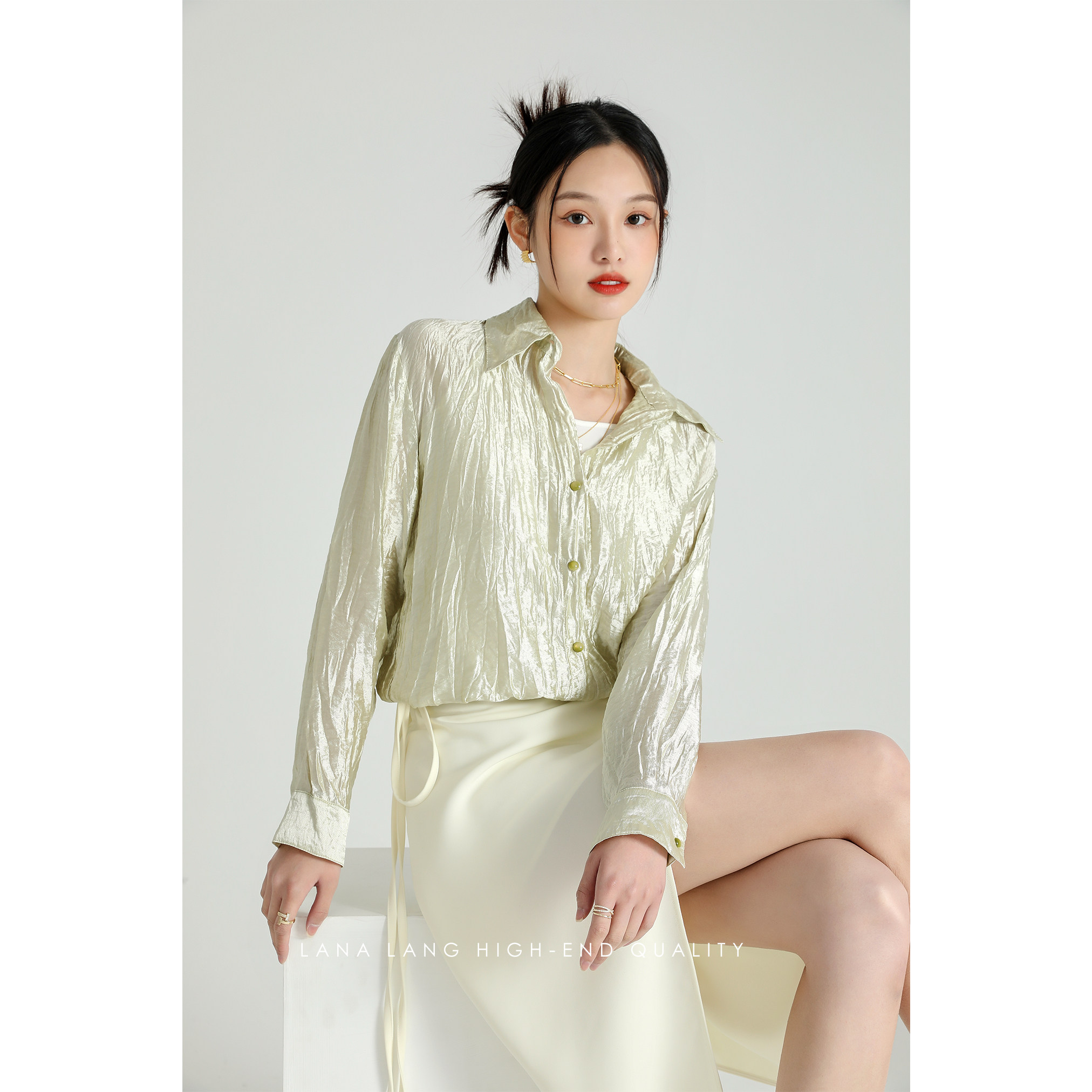 lanalang绿色衬衣女2022春新款褶皱感衬衫气质ol绸面长袖上衣