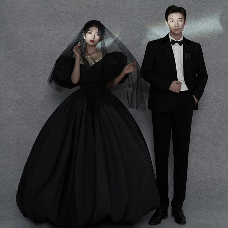 新款影楼旅拍主题服装高定婚纱摄影写真法式复古拍照黑色缎面礼服