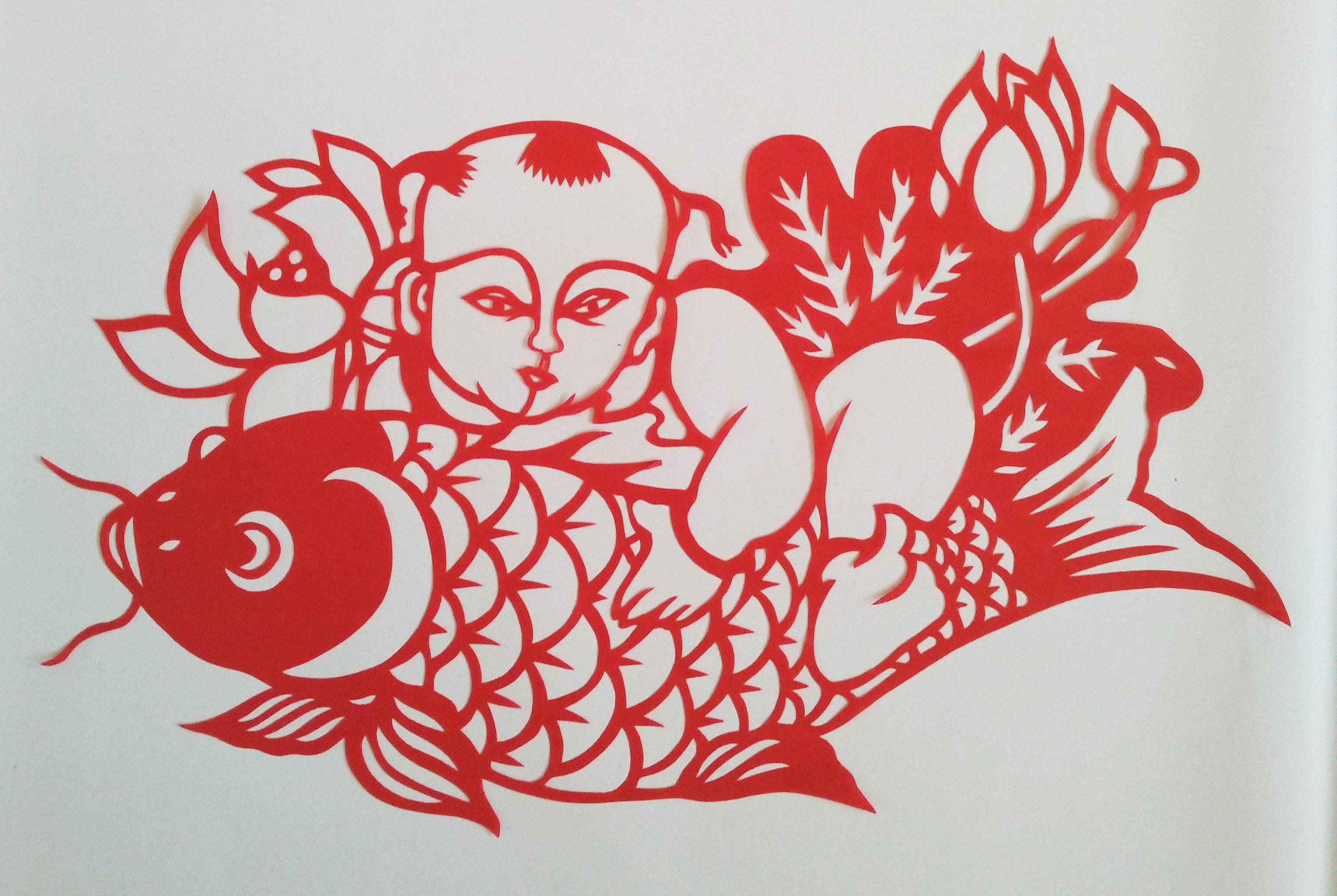 年年有余鱼福剪纸纯手工窗花剪画玻璃贴传统文化2022虎年抱鱼福娃