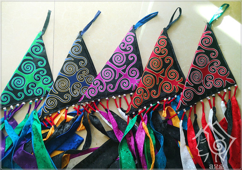 1个四川凉山彝族三角包荷包烟袋刺绣钱包少数民族特色布艺装饰品-mc母