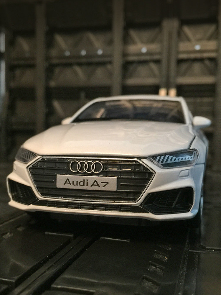 132仿真奥迪a7小轿车模型汽车合金车模金属摆件车送朋友生日礼物