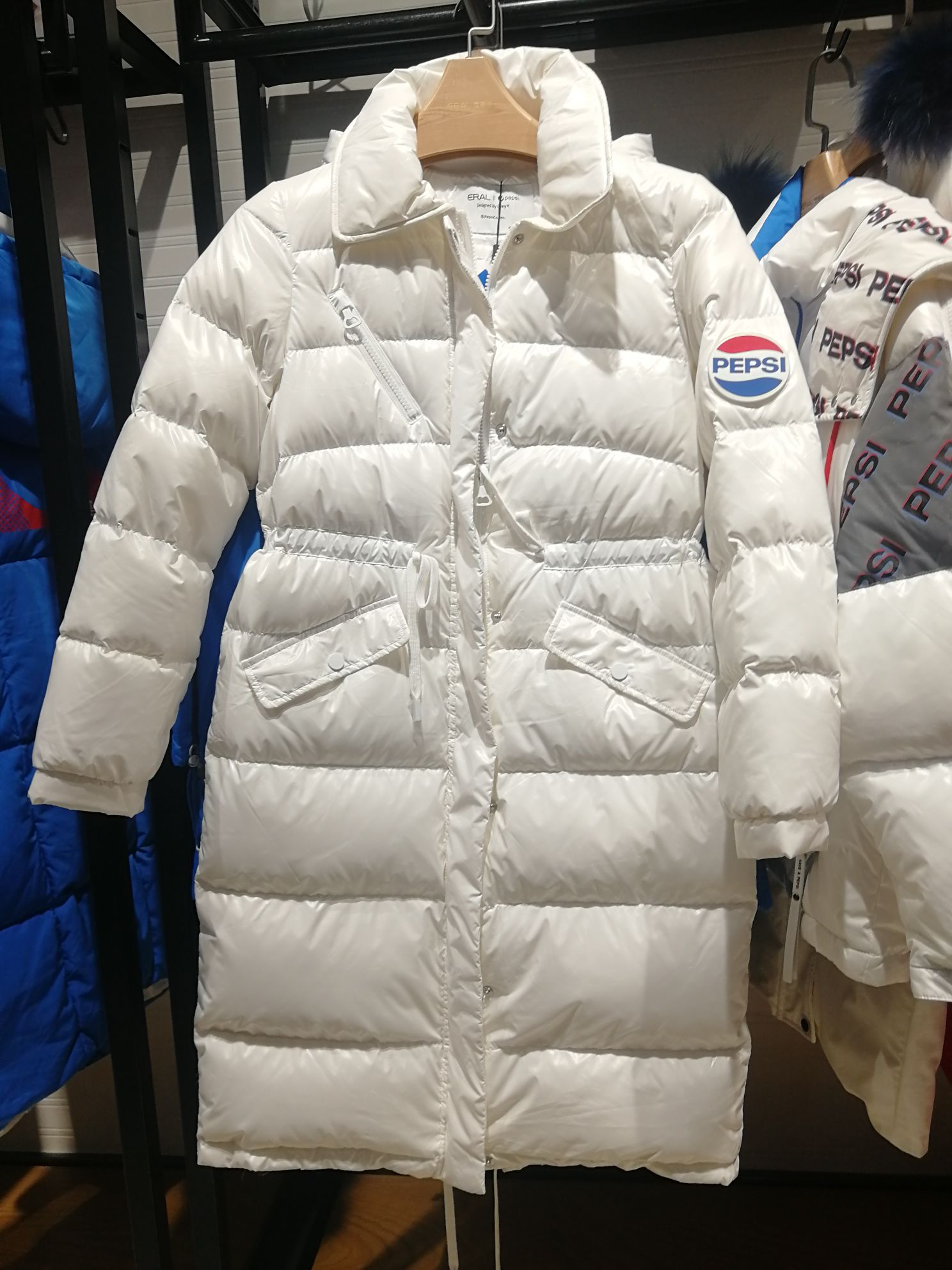 女款羽绒服 百事可乐联名款eral601901179优惠券