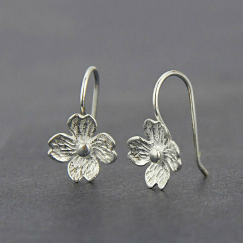 耳坠女气质简约