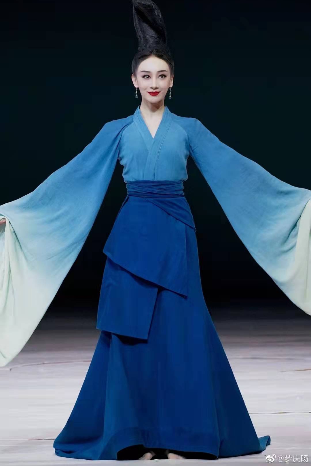 古典舞诗剧只此青绿舞蹈服青绿腰春晚孟庆旸同款千里江山演出服女