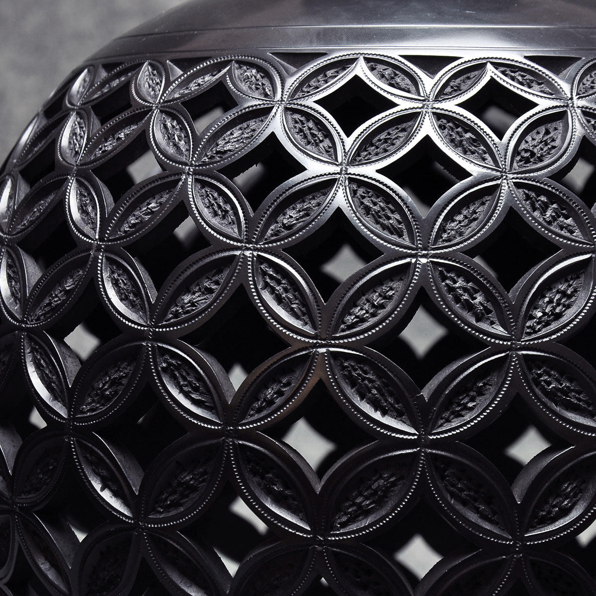 中国黑陶工艺美术大师 刘德功 手工镂空作品《财源滚滚》