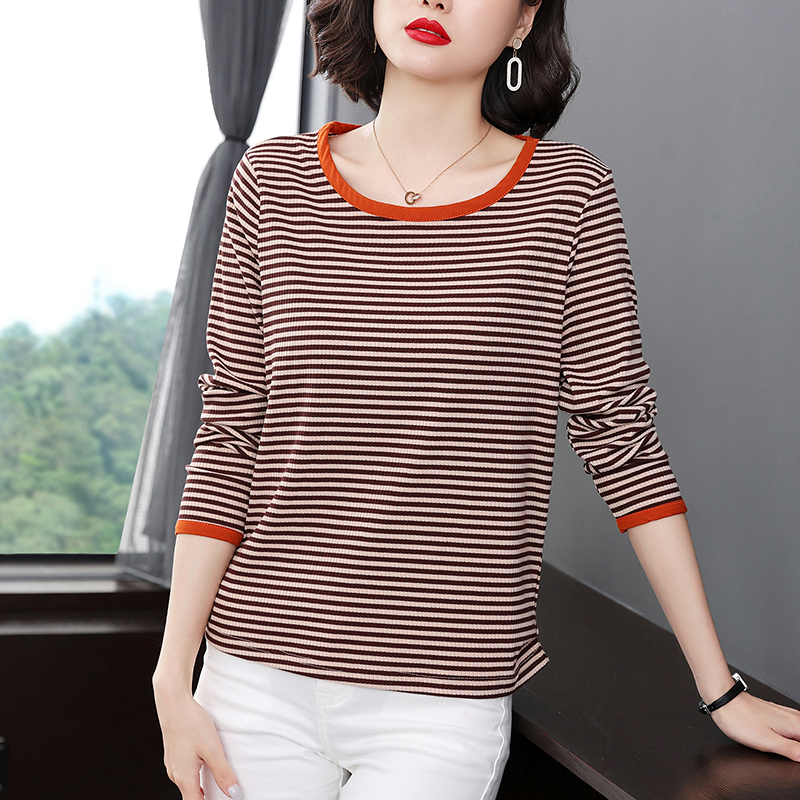 中老年妈妈纯棉长袖t恤女打底衫早春秋圆领条纹宽松大码上衣服潮