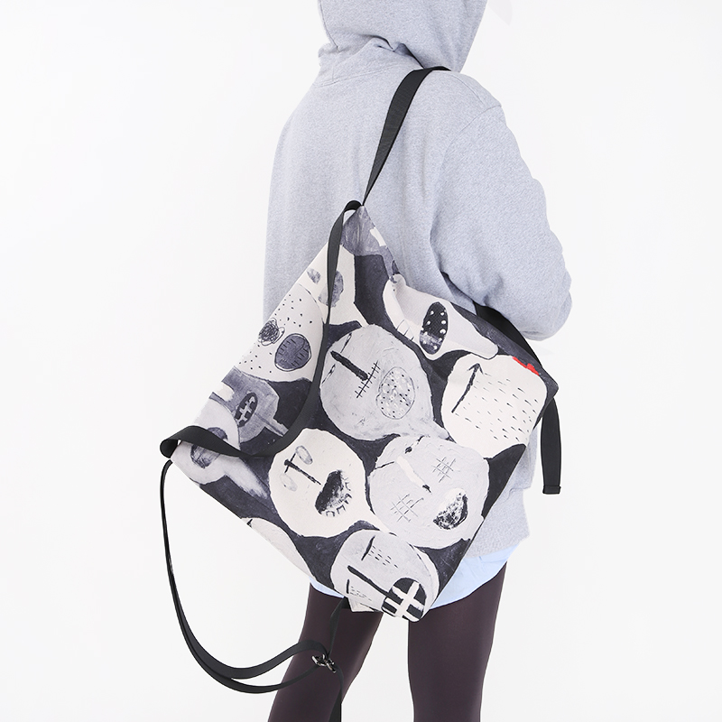 双肩包黑白涂鸦原创设计结实耐用书包旅行大包帆布包街头潮流背包
