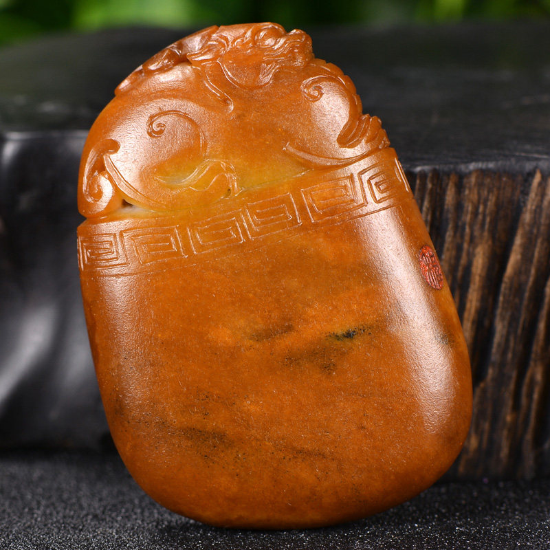 玉雕名家钱程程【府上有龙】 和田玉玉龙喀什料挂件 54克