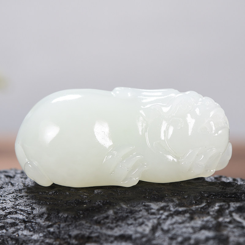 新疆玉雕大师学甲和田玉羊脂白玉貔貅瑞兽纳福挂件男女款33克