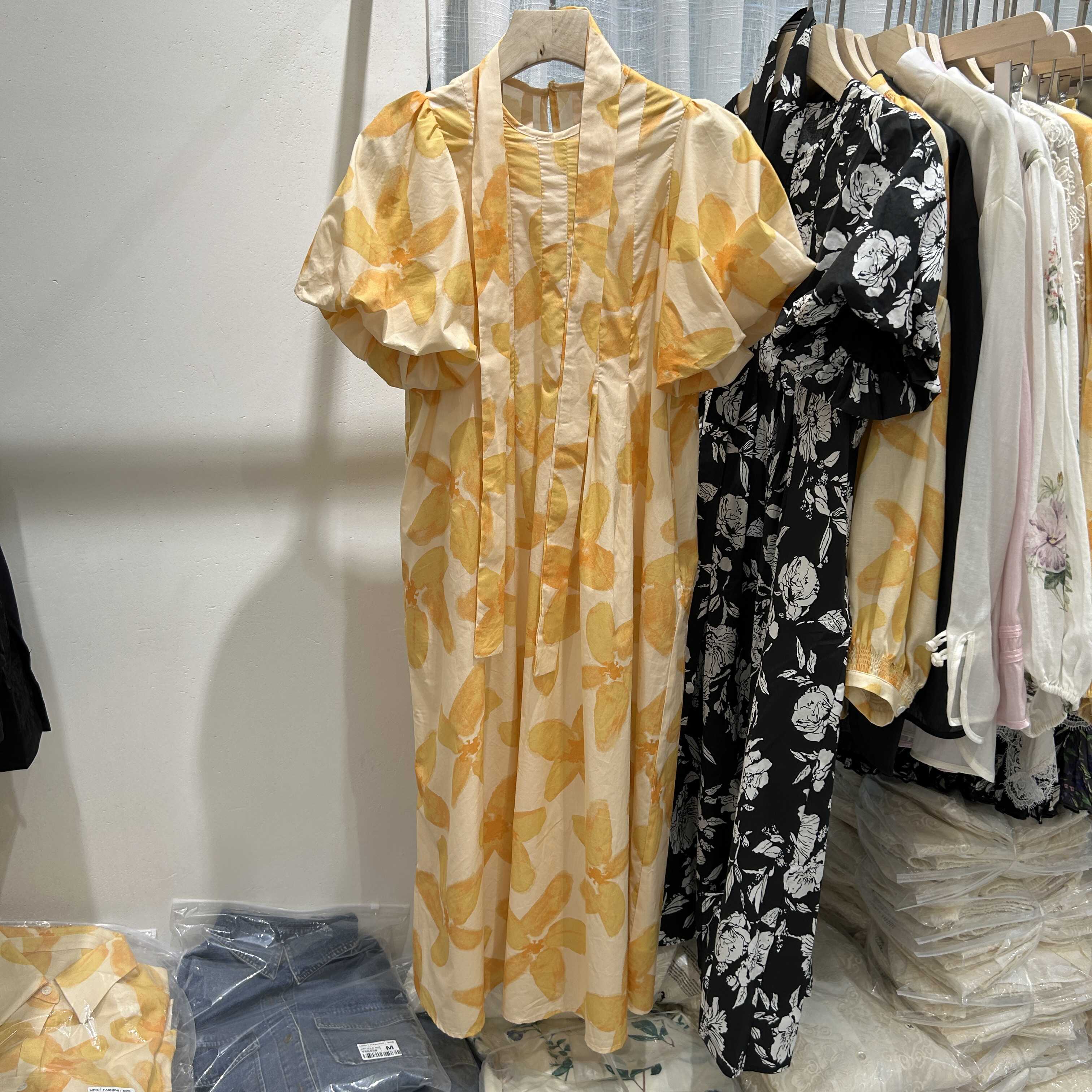 夏季新款法式海边度假长裙休闲时尚显瘦气质黄色碎花连衣裙子女装