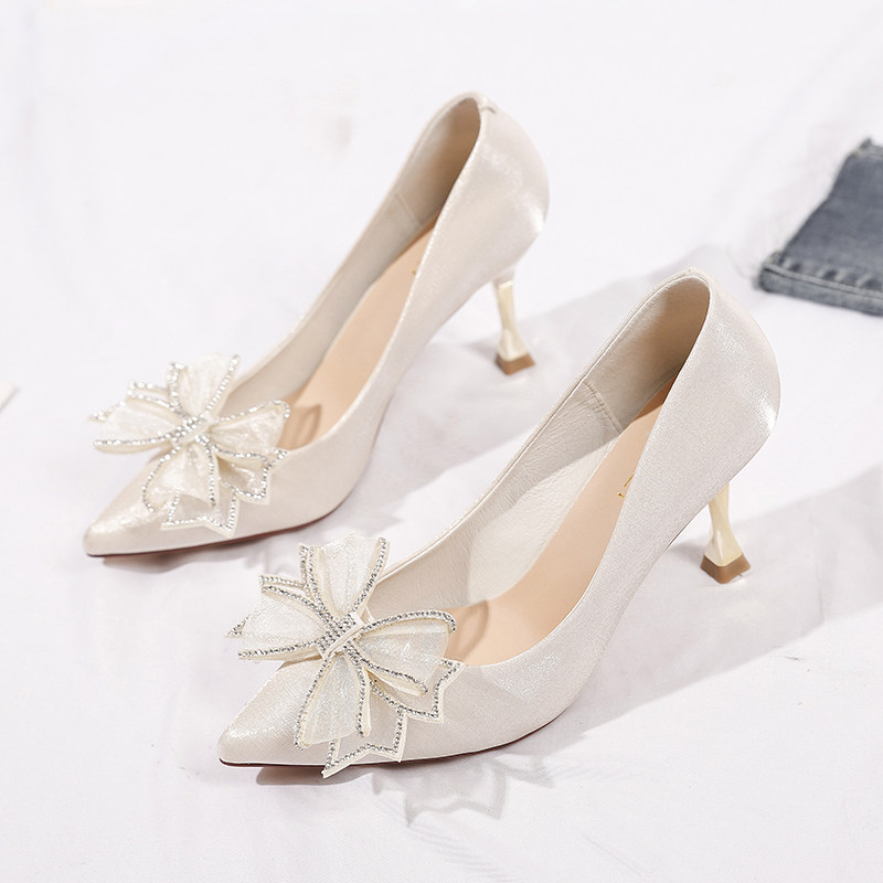 白色主婚纱新娘婚鞋不累脚高跟鞋女细跟2020年新款伴娘单鞋蝴蝶结